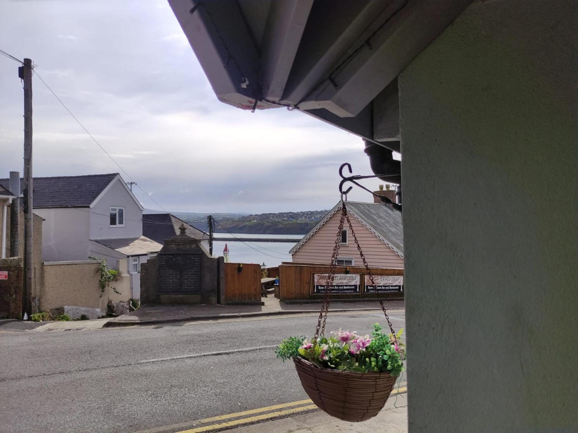 Rose And Crown Hotel & Hope And Anchor Bar Goodwick Exterior foto